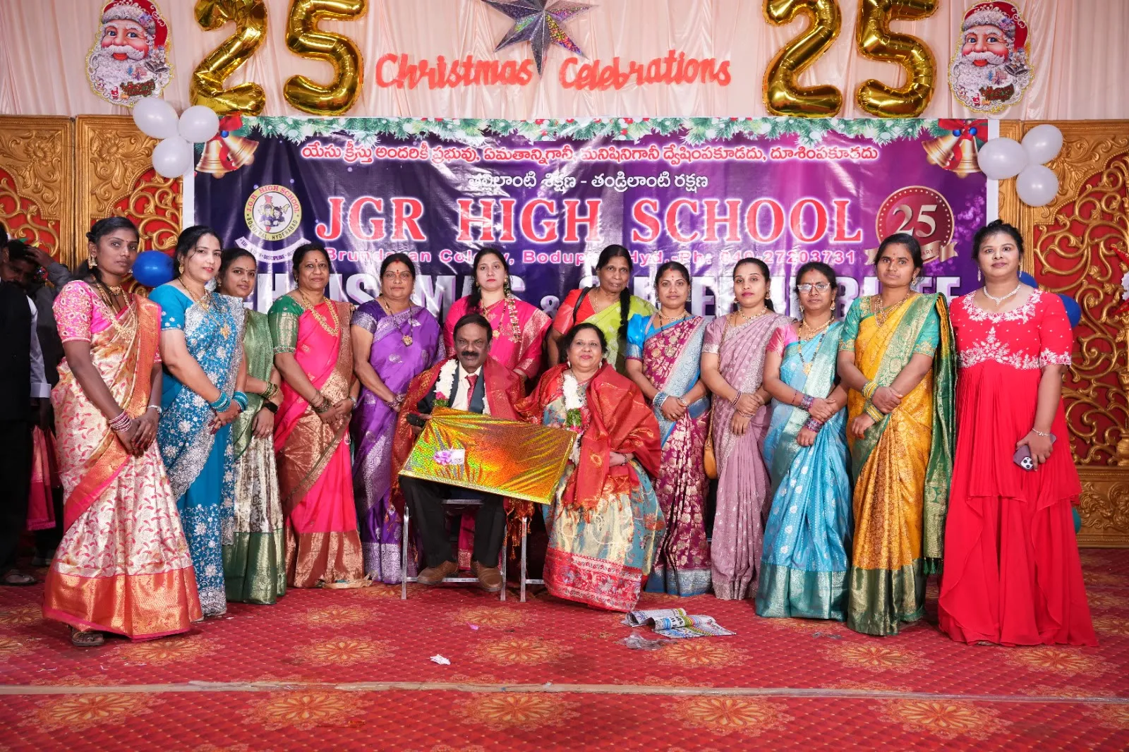 Teachers honouring the Correspondent at the Silver Jubilee